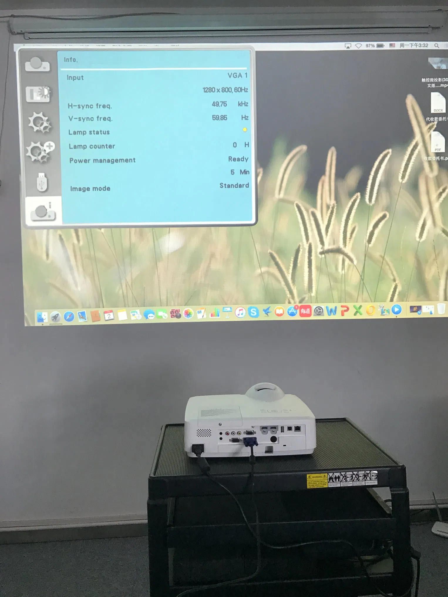 Factory Sale 3LCD Short Throw Projector 3700 ANSI Lumens School Use