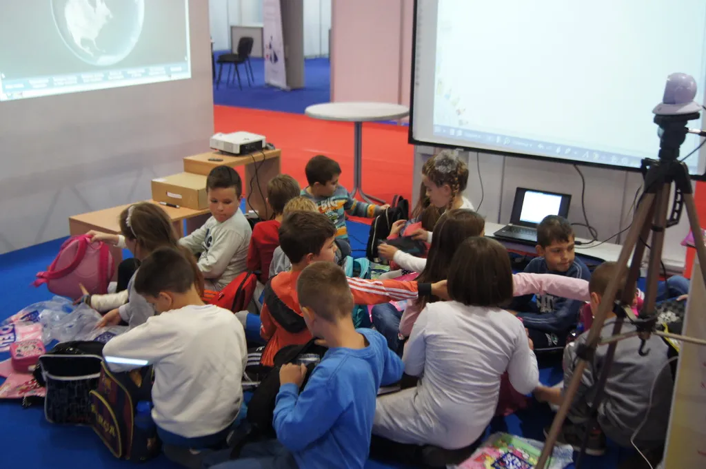 Folded Plastic Interactive Whiteboard with Stylus IR Infrared Pen