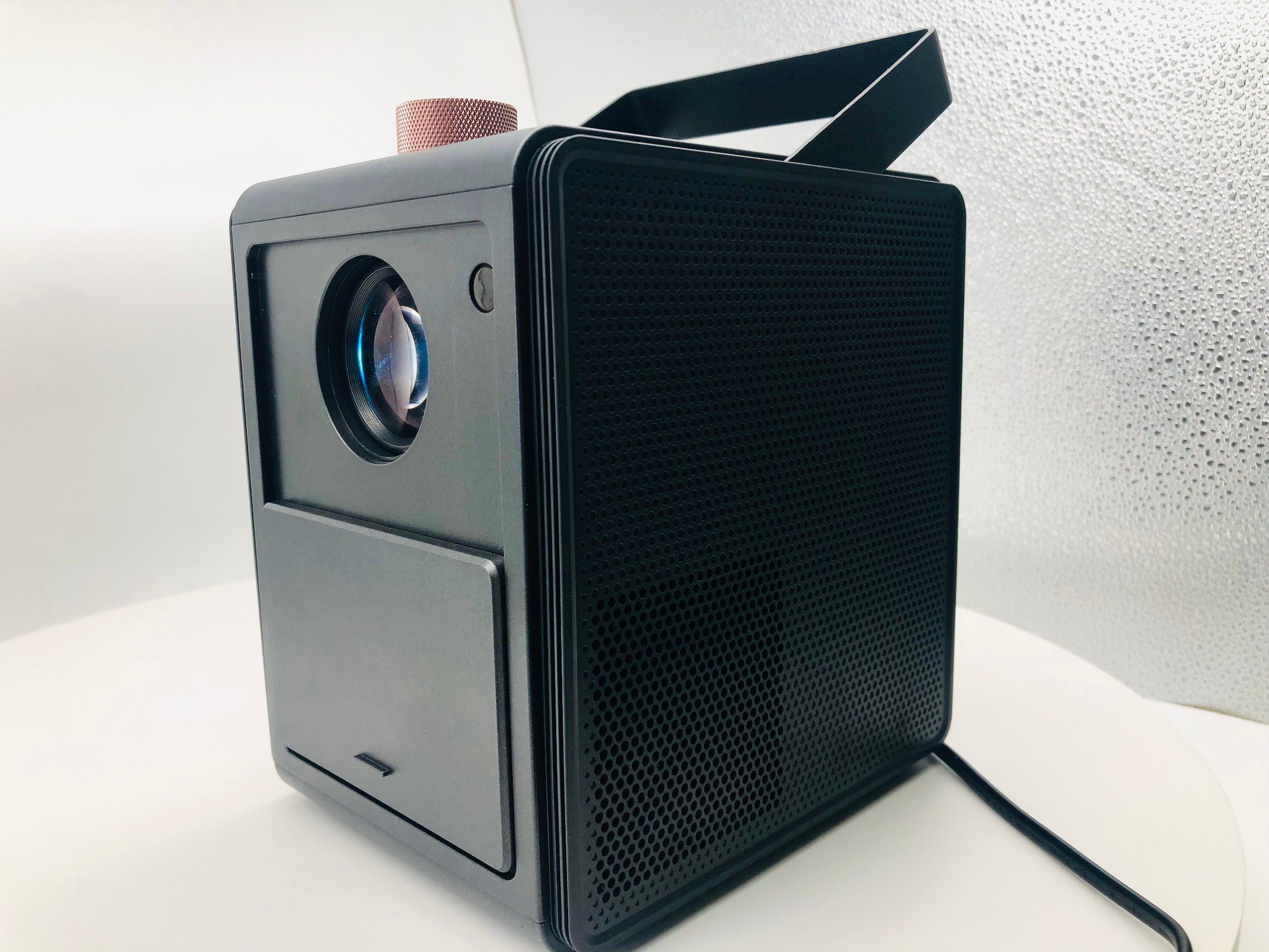 New Portable LCD Projector with Native Resolution 1920*1080P